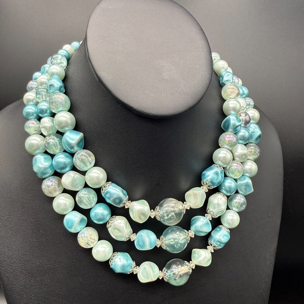 🦋 Vintage Triple Strand Blue Beaded Necklace Faux Pearls Lucite Aurora Borealis